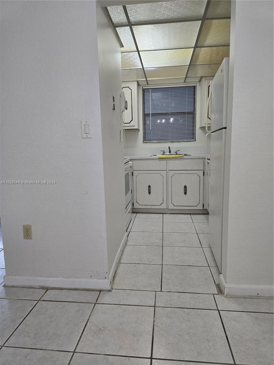 Active With Contract: $149,950 (1 beds, 1 baths, 691 Square Feet)