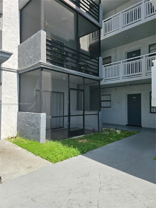 Active With Contract: $149,950 (1 beds, 1 baths, 691 Square Feet)