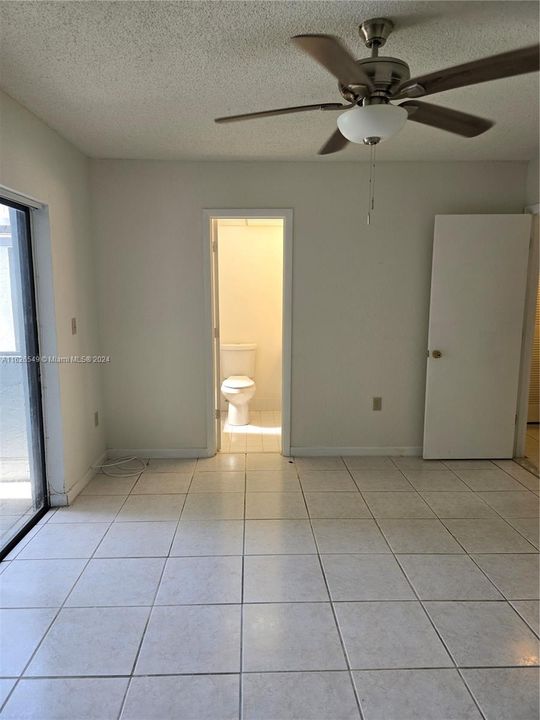 Active With Contract: $149,950 (1 beds, 1 baths, 691 Square Feet)