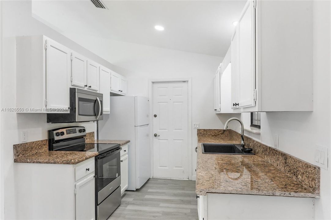 Recently Rented: $2,000 (2 beds, 2 baths, 1008 Square Feet)