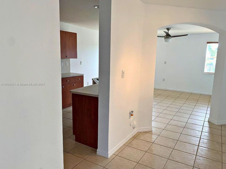 Activo con contrato: $529,000 (3 camas, 2 baños, 1753 Pies cuadrados)