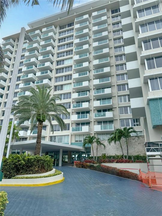 Recently Sold: $349,900 (1 beds, 1 baths, 837 Square Feet)