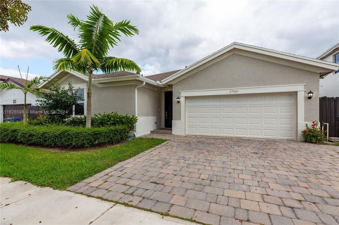 Active With Contract: $3,300 (3 beds, 2 baths, 2006 Square Feet)