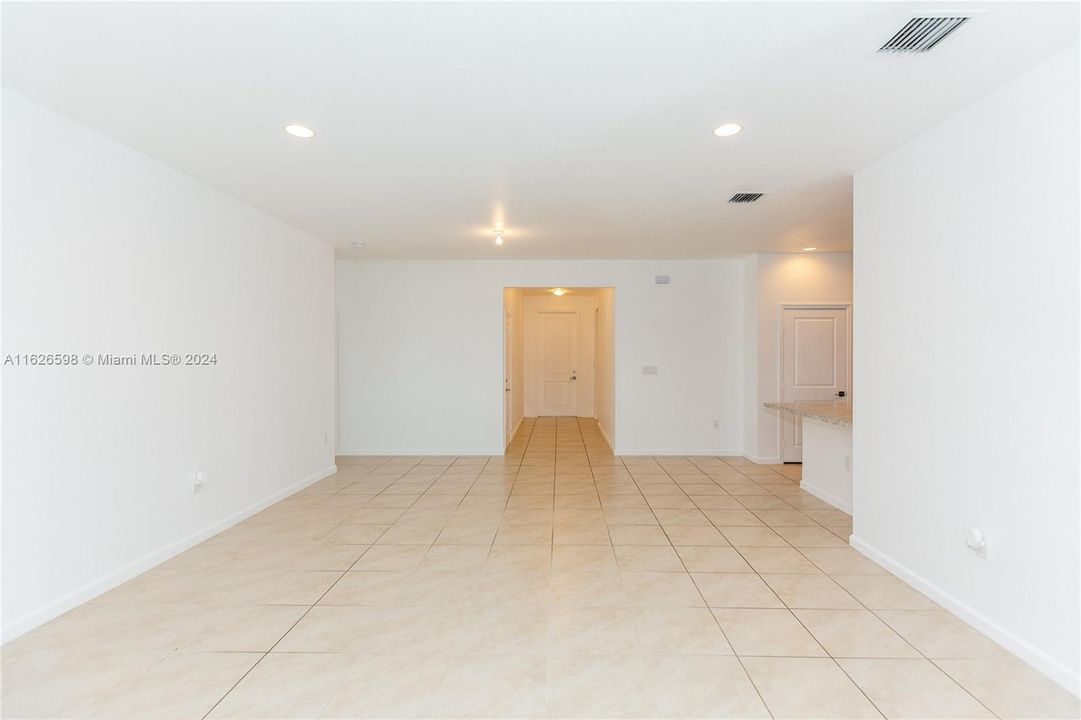 Active With Contract: $3,300 (3 beds, 2 baths, 2006 Square Feet)