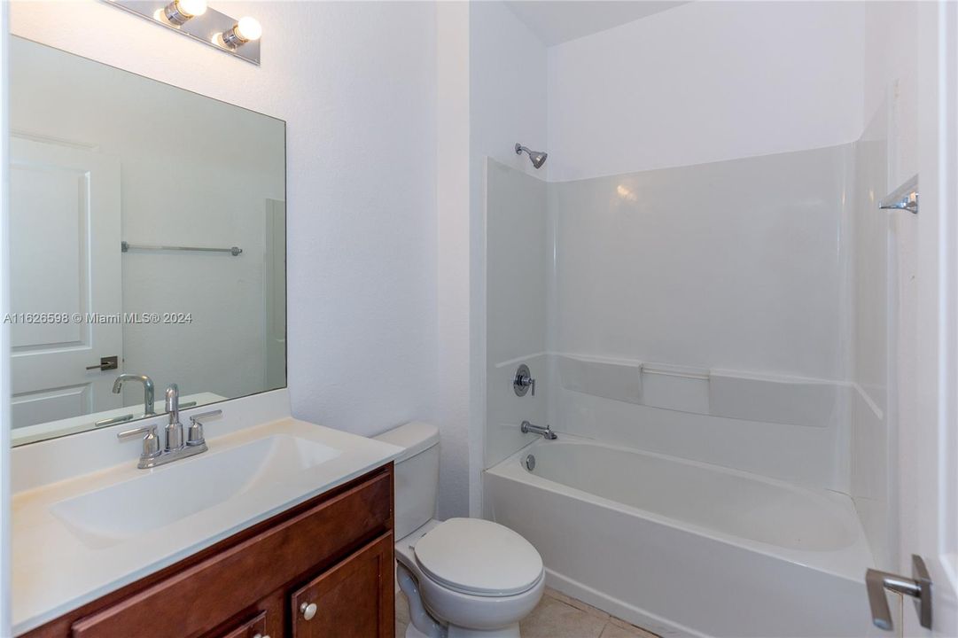 Active With Contract: $3,300 (3 beds, 2 baths, 2006 Square Feet)