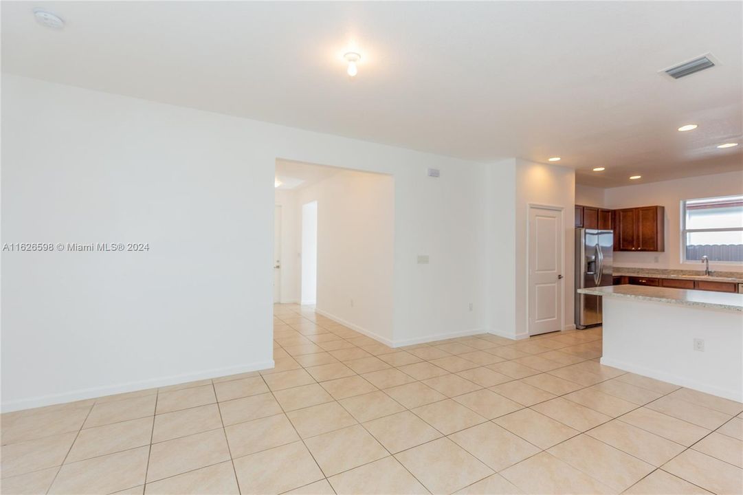 Active With Contract: $3,300 (3 beds, 2 baths, 2006 Square Feet)