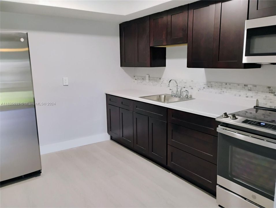 Recently Rented: $1,750 (2 beds, 2 baths, 938 Square Feet)