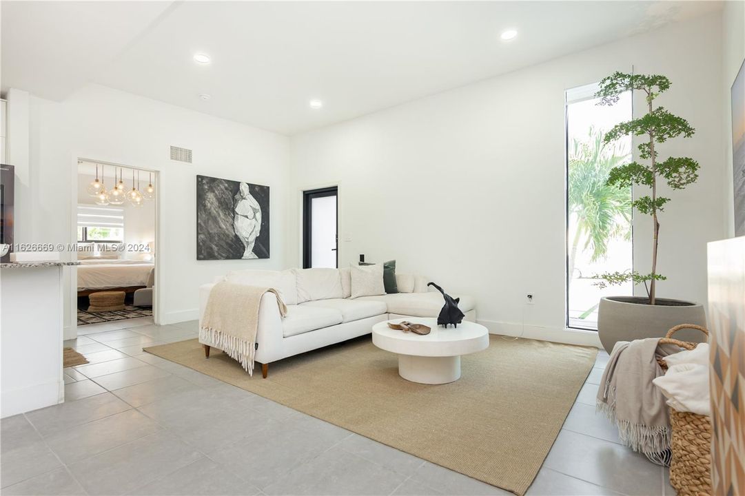 Active With Contract: $4,500 (3 beds, 2 baths, 1400 Square Feet)