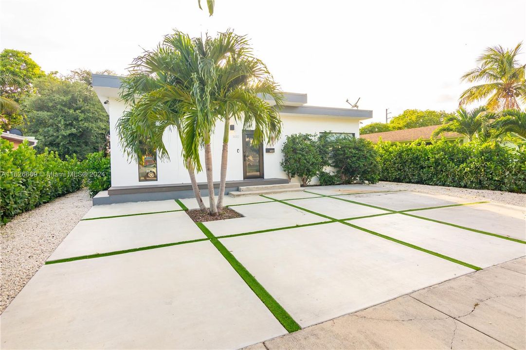 Active With Contract: $4,500 (3 beds, 2 baths, 1400 Square Feet)