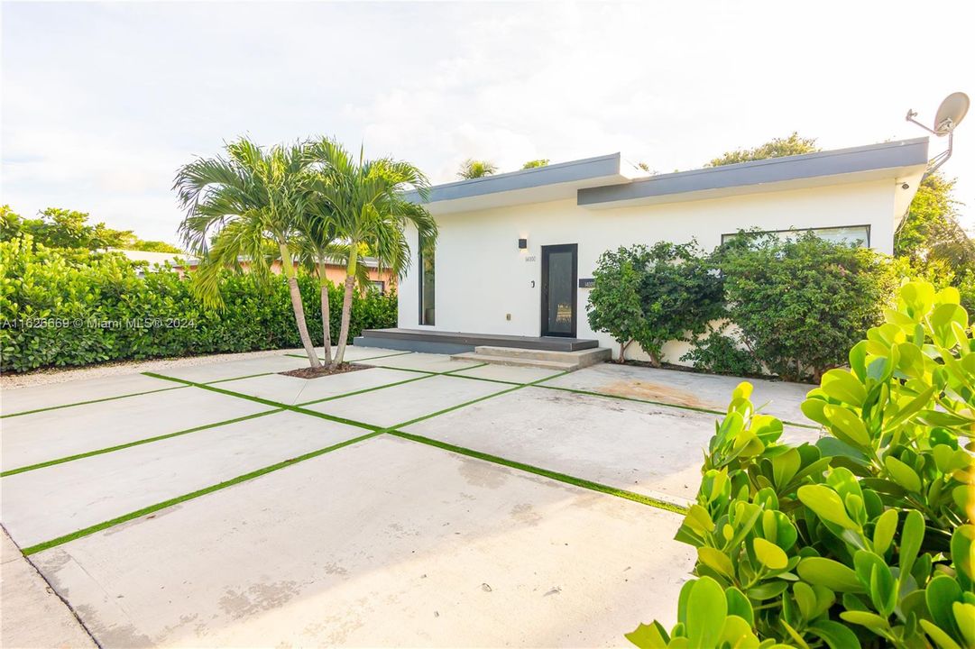 Active With Contract: $4,500 (3 beds, 2 baths, 1400 Square Feet)