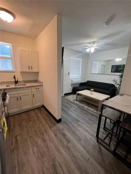 For Rent: $1,700 (1 beds, 1 baths, 500 Square Feet)