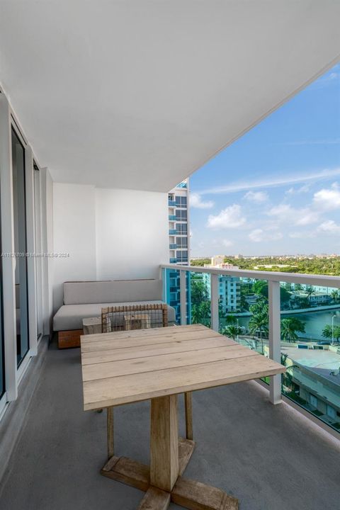 For Sale: $2,475,000 (1 beds, 1 baths, 970 Square Feet)