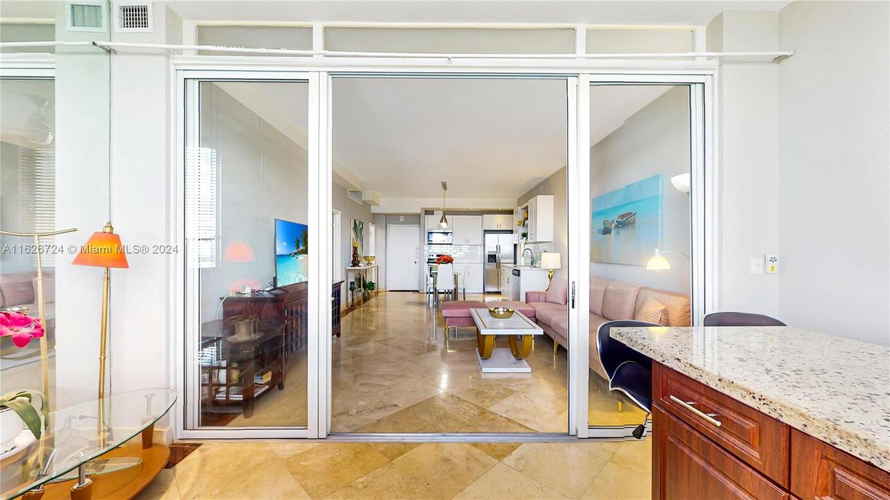 For Sale: $475,000 (1 beds, 2 baths, 1046 Square Feet)