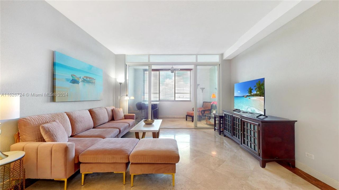 For Sale: $475,000 (1 beds, 2 baths, 1046 Square Feet)