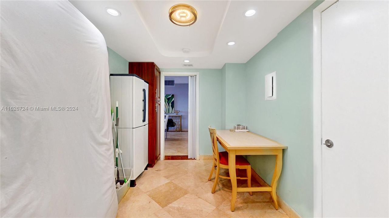 For Sale: $475,000 (1 beds, 2 baths, 1046 Square Feet)