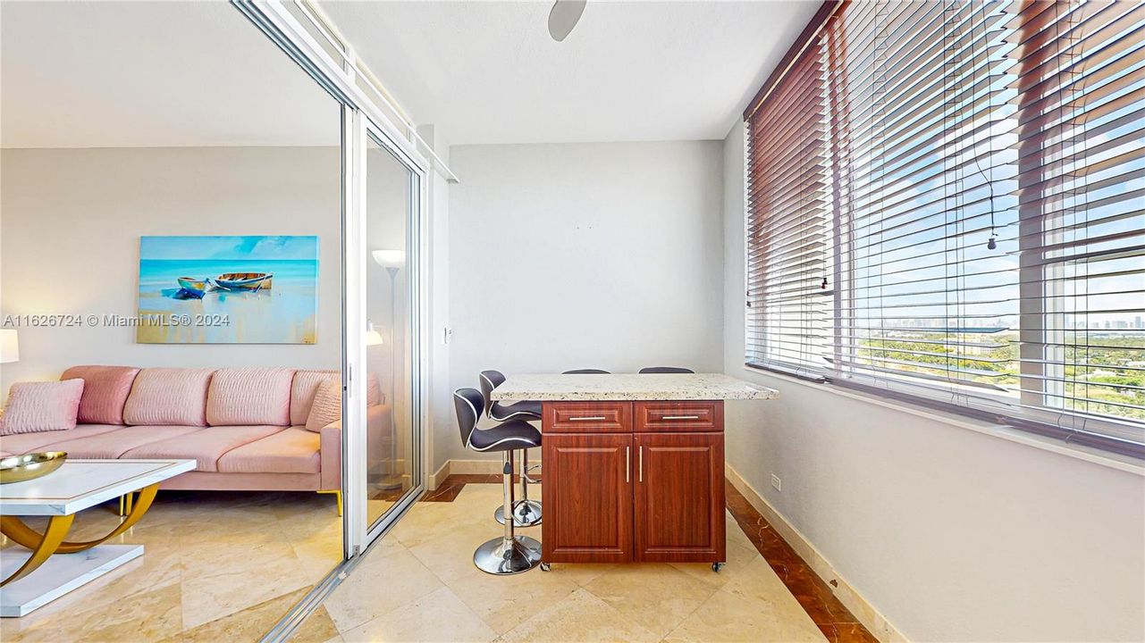 For Sale: $475,000 (1 beds, 2 baths, 1046 Square Feet)