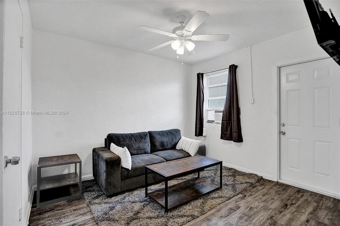 For Rent: $1,650 (1 beds, 1 baths, 400 Square Feet)