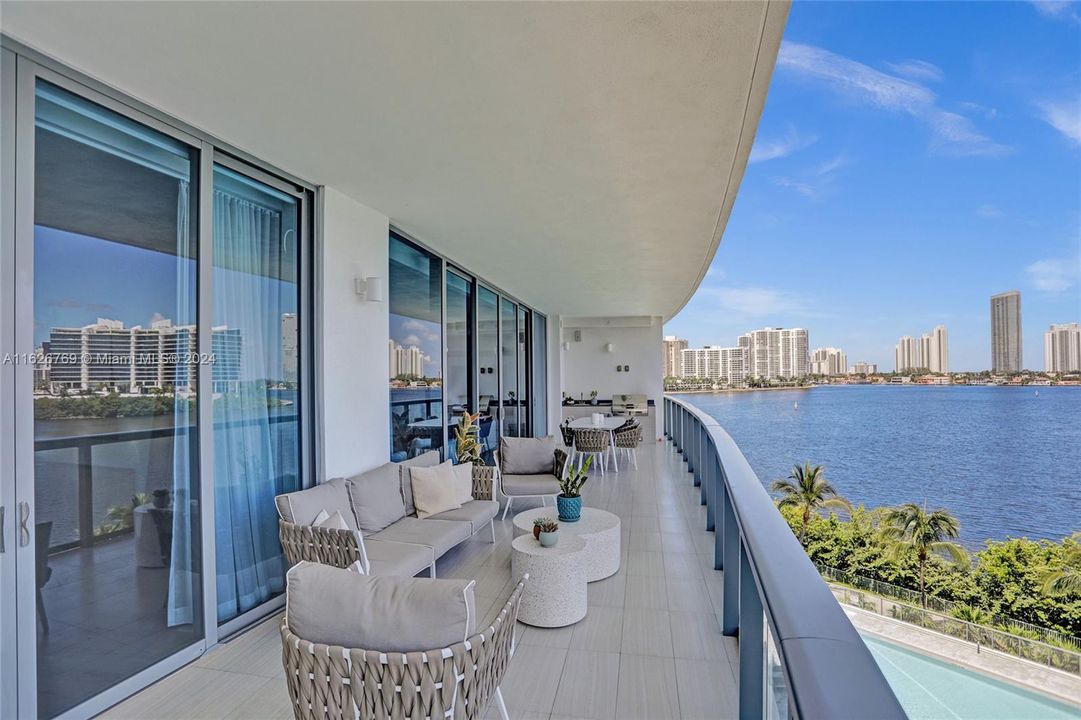 For Sale: $2,750,000 (4 beds, 5 baths, 2962 Square Feet)