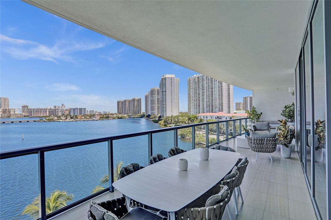 For Sale: $2,750,000 (4 beds, 5 baths, 2962 Square Feet)