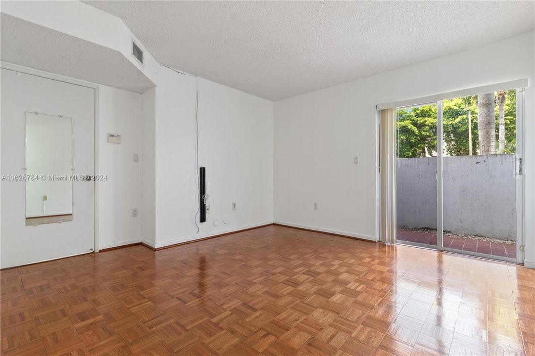 Recently Sold: $324,900 (2 beds, 2 baths, 820 Square Feet)