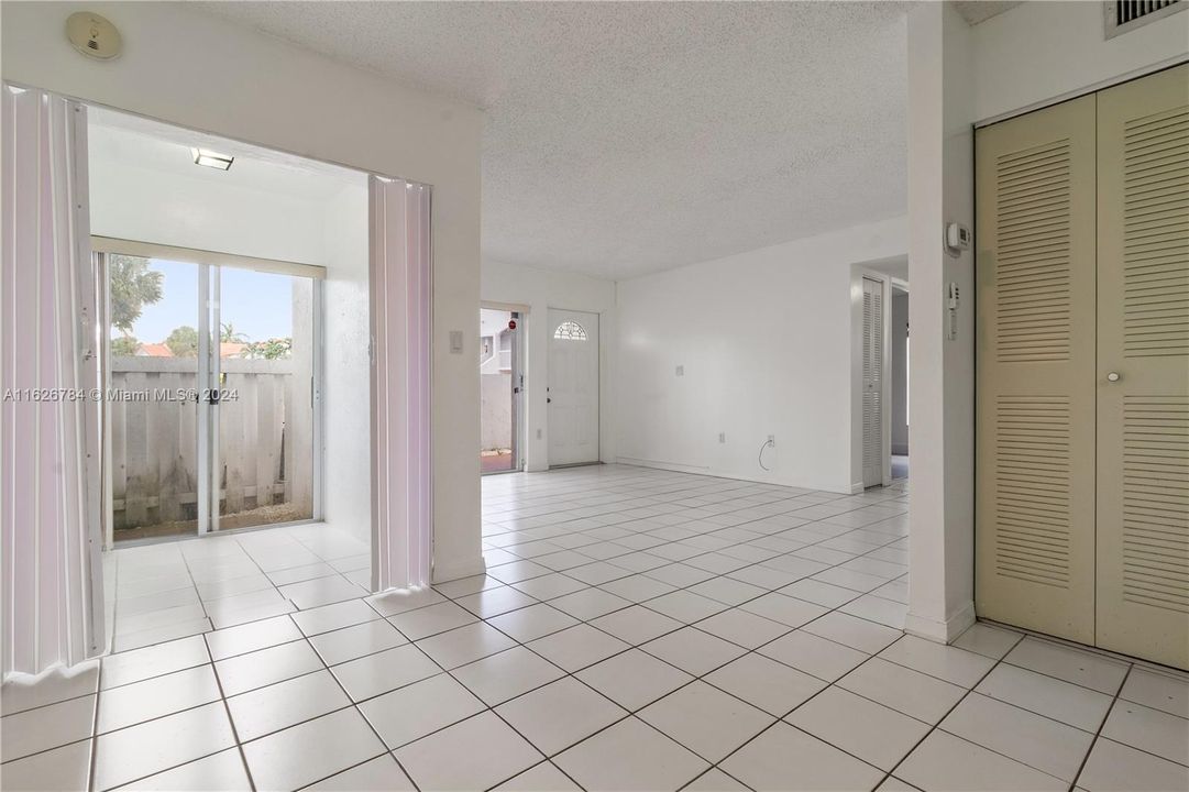 Recently Sold: $324,900 (2 beds, 2 baths, 820 Square Feet)