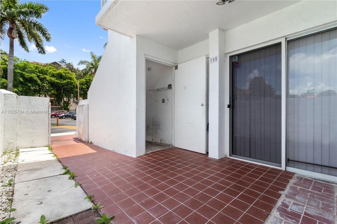 Recently Sold: $324,900 (2 beds, 2 baths, 820 Square Feet)