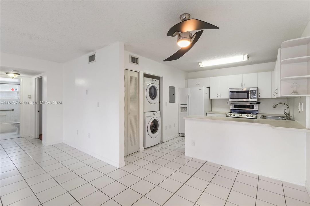 Recently Sold: $324,900 (2 beds, 2 baths, 820 Square Feet)