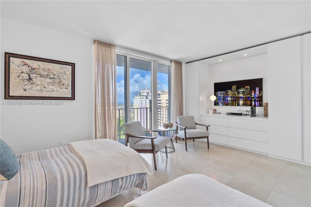 For Sale: $1,995,000 (2 beds, 2 baths, 1875 Square Feet)