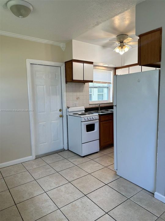 For Sale: $155,000 (2 beds, 1 baths, 820 Square Feet)