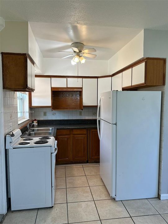 For Sale: $155,000 (2 beds, 1 baths, 820 Square Feet)