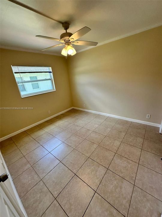 For Sale: $155,000 (2 beds, 1 baths, 820 Square Feet)