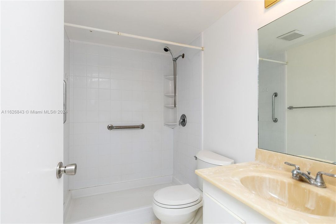 Active With Contract: $152,921 (2 beds, 1 baths, 953 Square Feet)