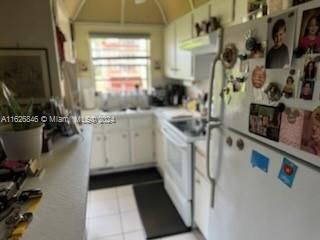 For Sale: $130,000 (1 beds, 1 baths, 720 Square Feet)