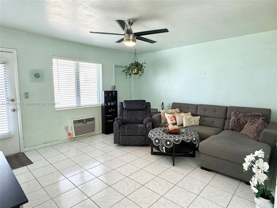 Active With Contract: $89,000 (1 beds, 1 baths, 620 Square Feet)