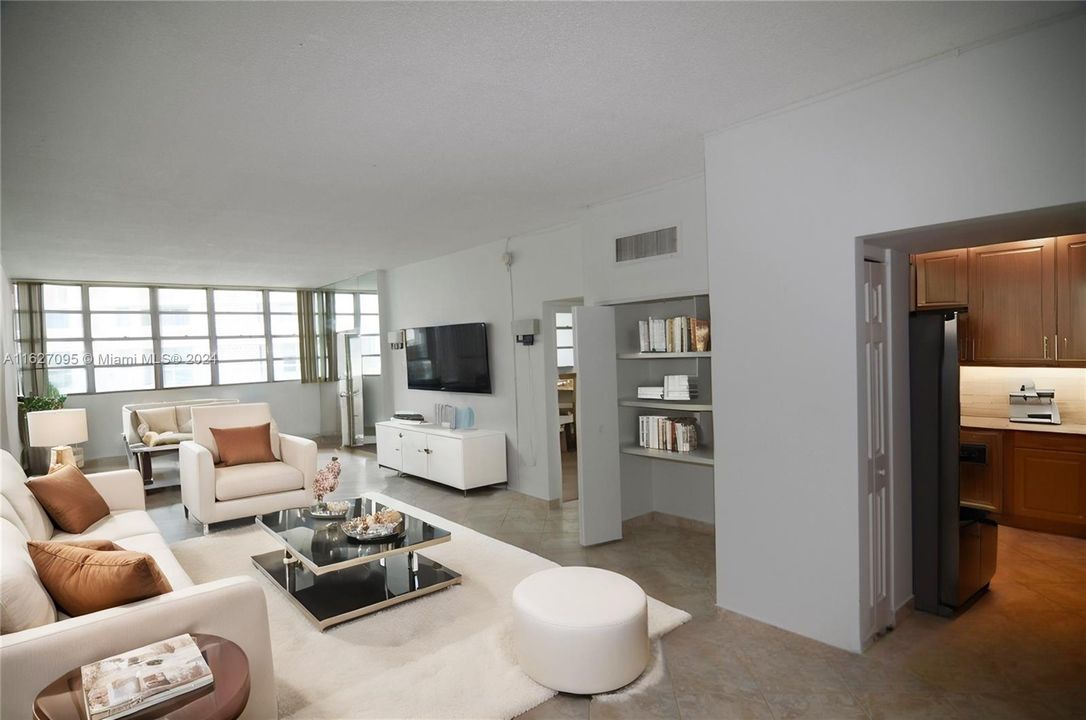 Active With Contract: $398,000 (1 beds, 1 baths, 900 Square Feet)