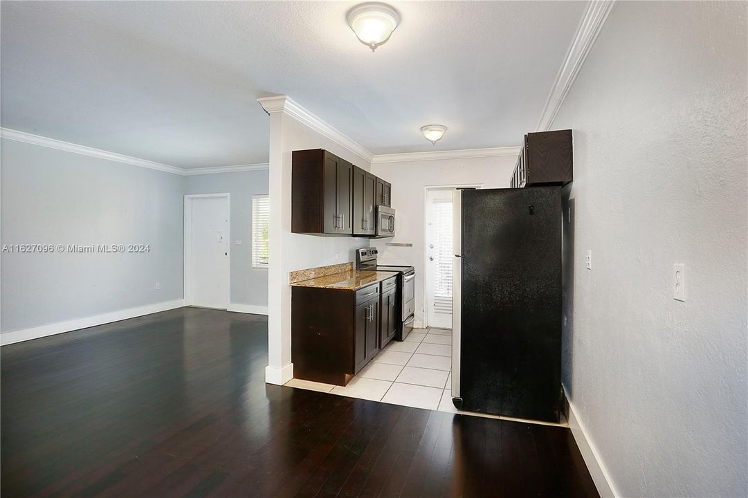 For Sale: $390,000 (2 beds, 1 baths, 763 Square Feet)