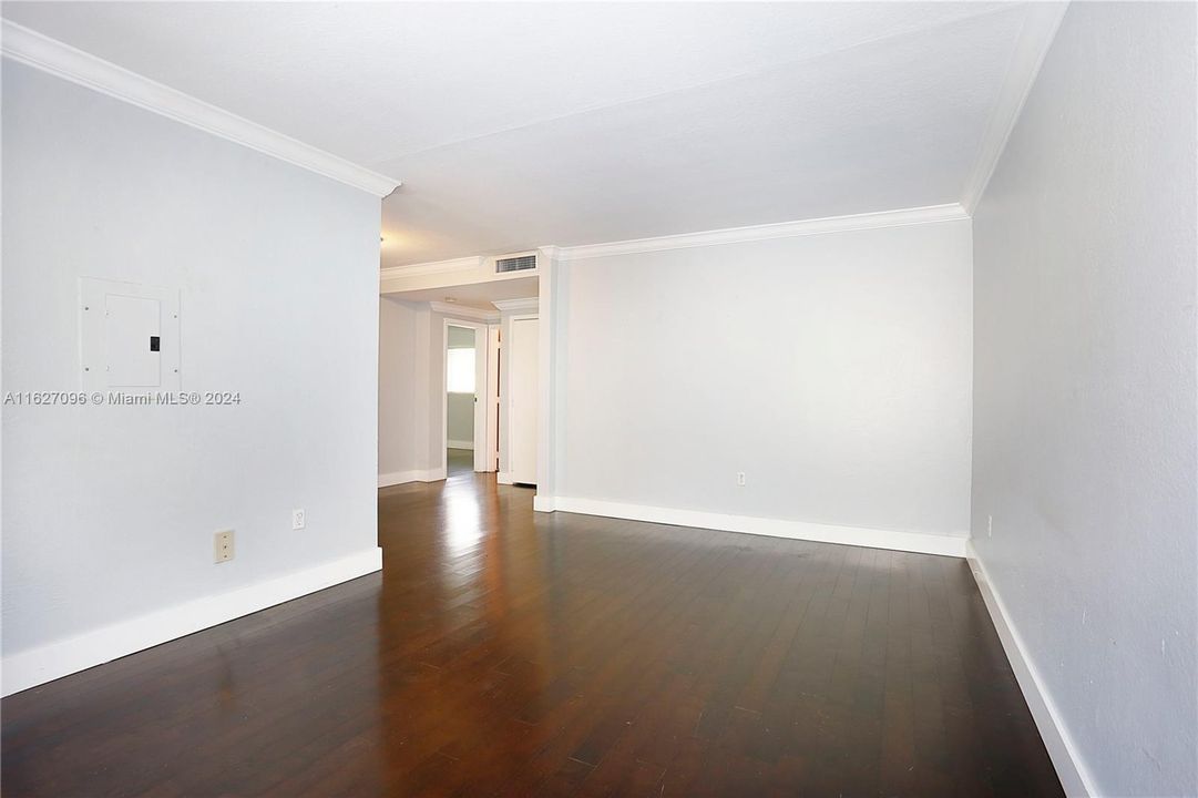 For Sale: $390,000 (2 beds, 1 baths, 763 Square Feet)