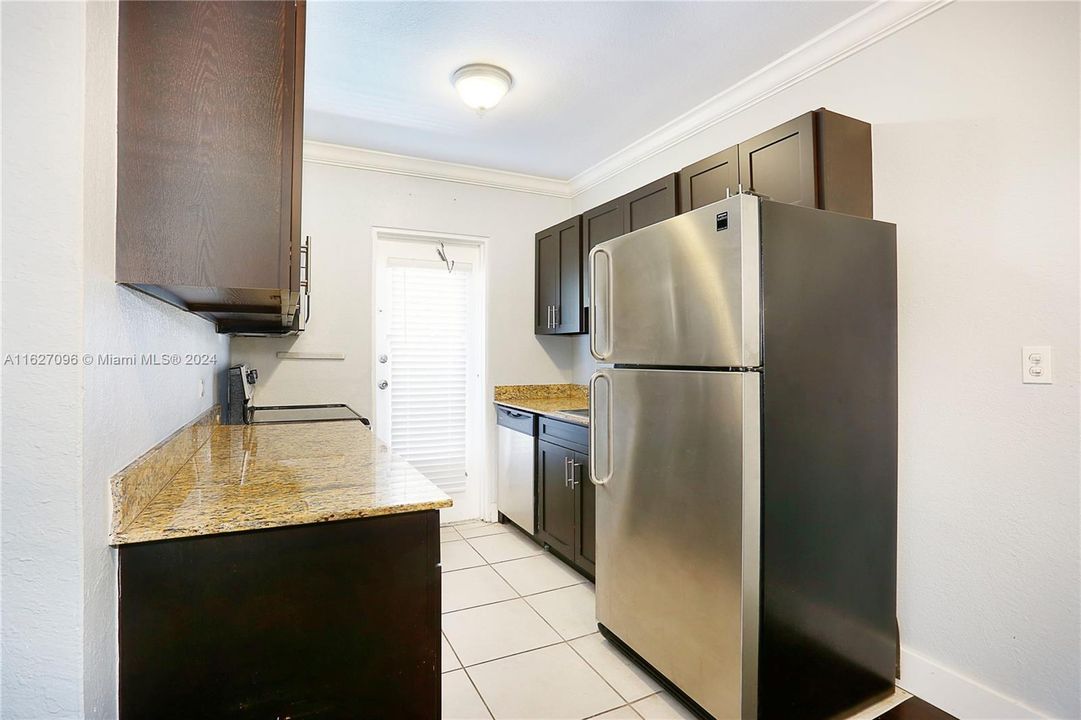 For Sale: $390,000 (2 beds, 1 baths, 763 Square Feet)