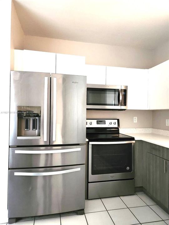 Active With Contract: $3,400 (3 beds, 2 baths, 1681 Square Feet)