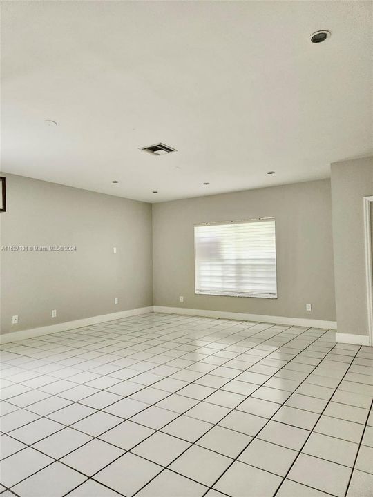 Active With Contract: $3,400 (3 beds, 2 baths, 1681 Square Feet)