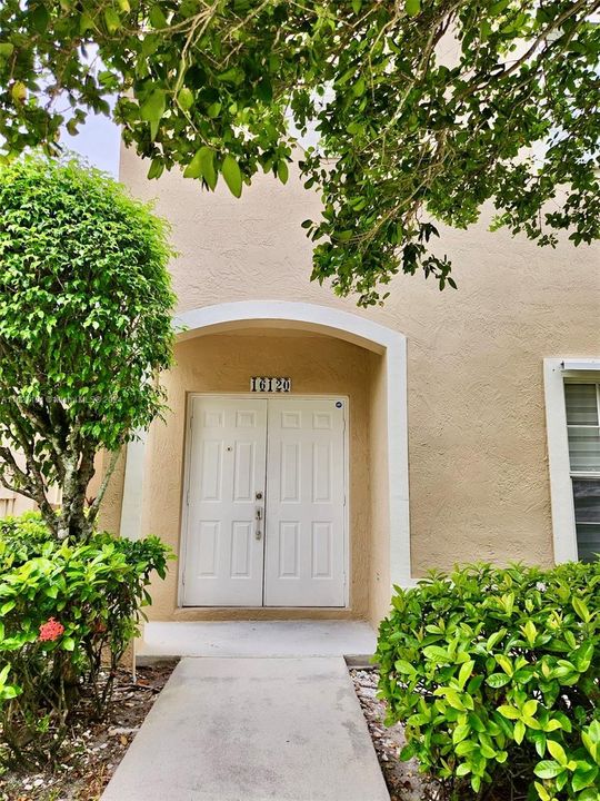 Active With Contract: $3,400 (3 beds, 2 baths, 1681 Square Feet)