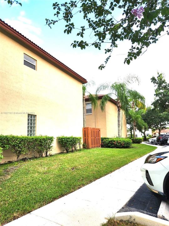 Active With Contract: $3,400 (3 beds, 2 baths, 1681 Square Feet)