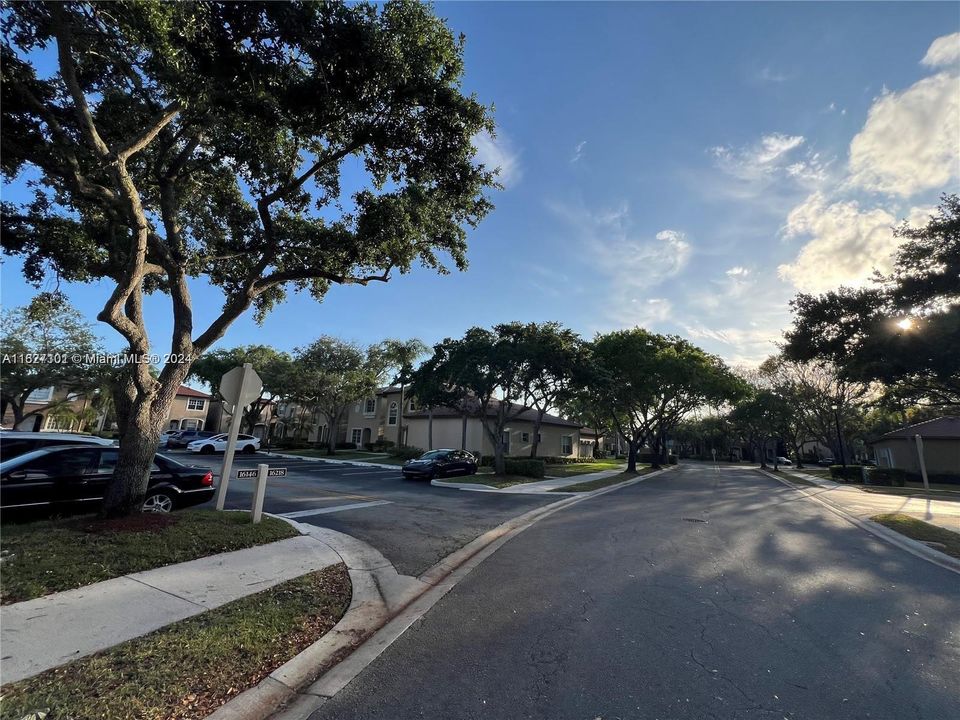 Active With Contract: $3,400 (3 beds, 2 baths, 1681 Square Feet)