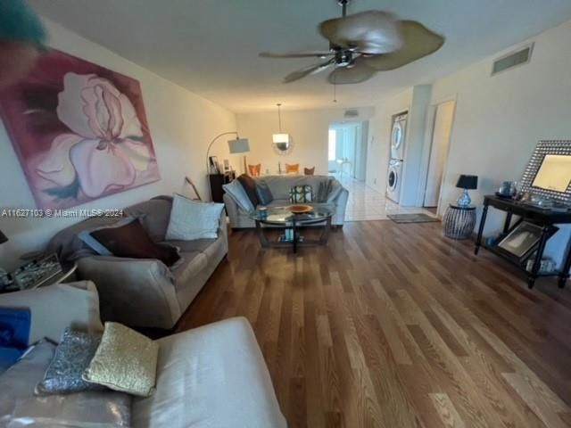 For Sale: $339,000 (2 beds, 2 baths, 1231 Square Feet)