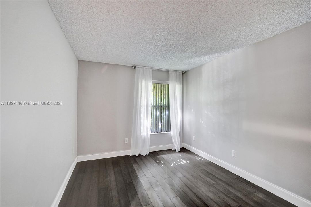 Active With Contract: $3,400 (3 beds, 2 baths, 1546 Square Feet)