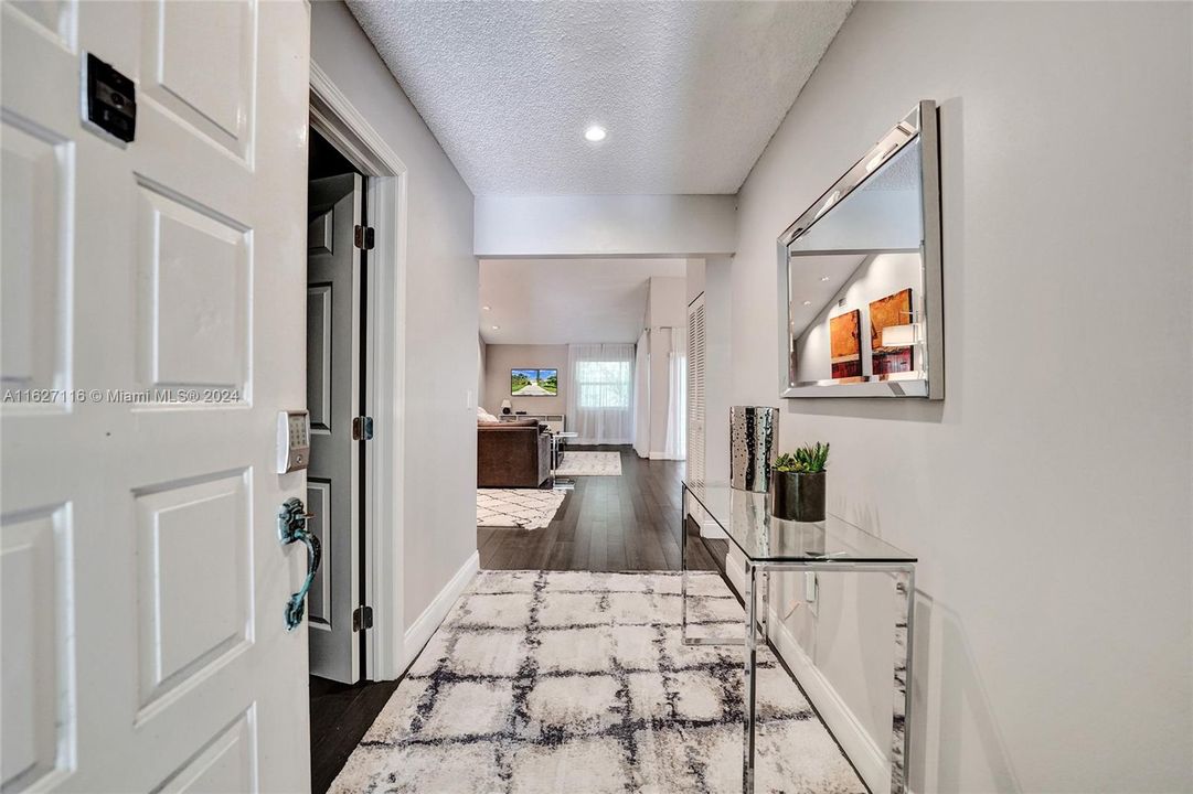 Active With Contract: $3,400 (3 beds, 2 baths, 1546 Square Feet)