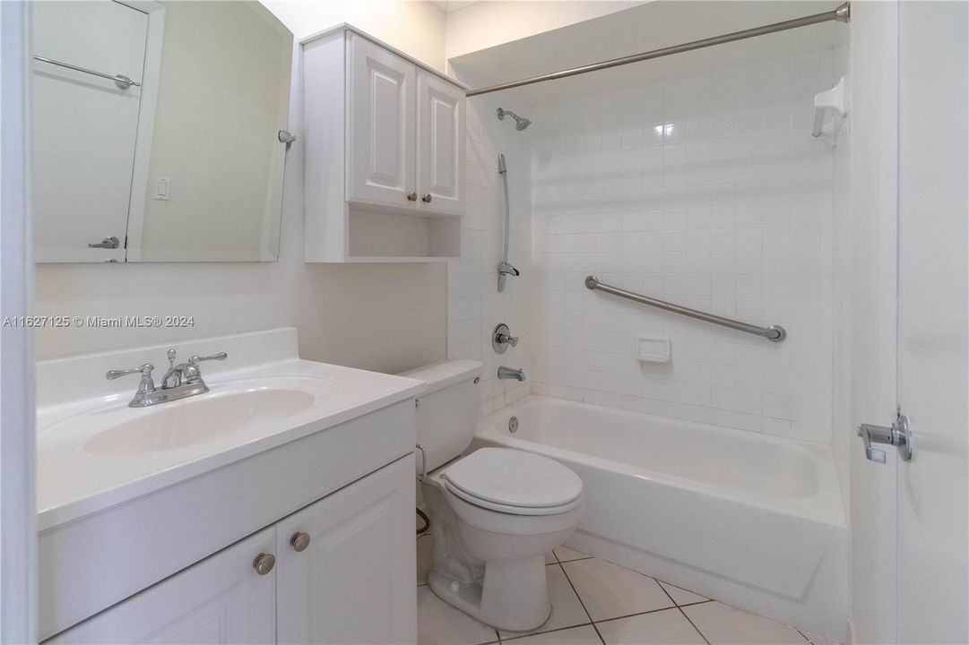 Active With Contract: $337,900 (2 beds, 1 baths, 738 Square Feet)