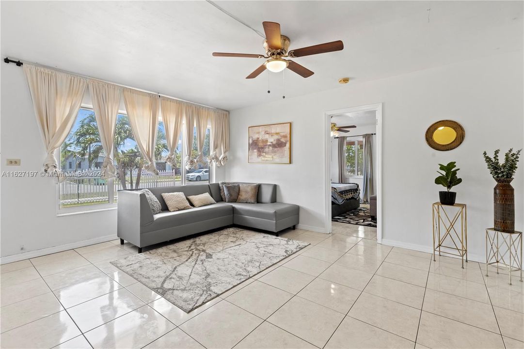 Active With Contract: $3,250 (3 beds, 2 baths, 1458 Square Feet)