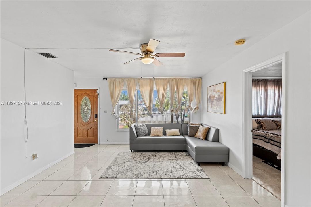 Active With Contract: $3,250 (3 beds, 2 baths, 1458 Square Feet)