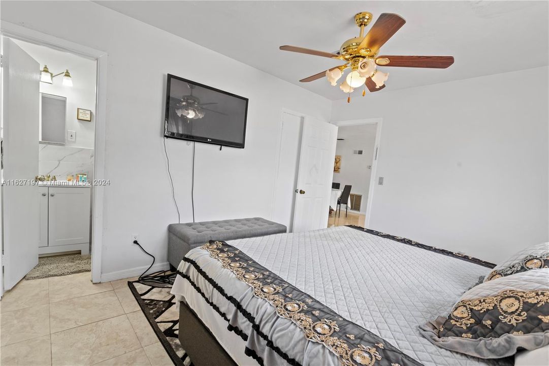 Active With Contract: $3,250 (3 beds, 2 baths, 1458 Square Feet)